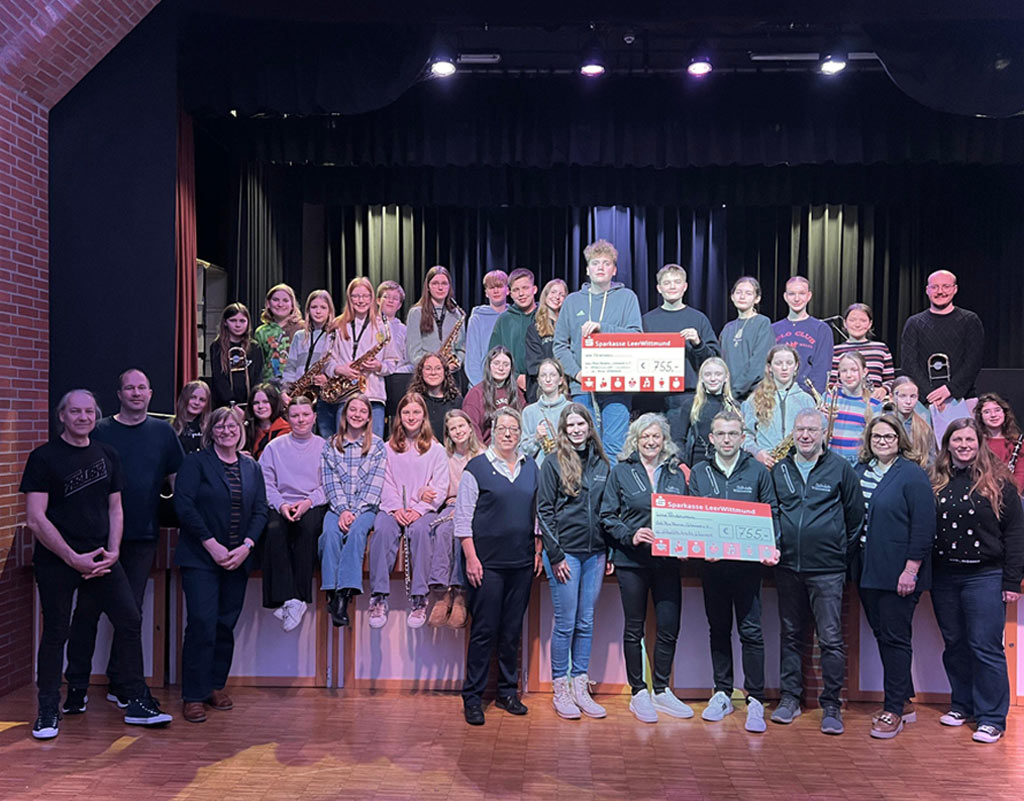 Die Spendenübergabe durch die Frauen des Lions Clubs